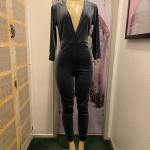 FOREVER 21 BLUE VELVET JUMPSUIT! Size M